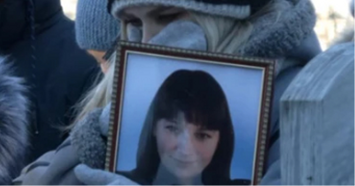 На Урале похоронили 36-летнюю мать пятерых детей Любовь Белюшину, которую задушил муж