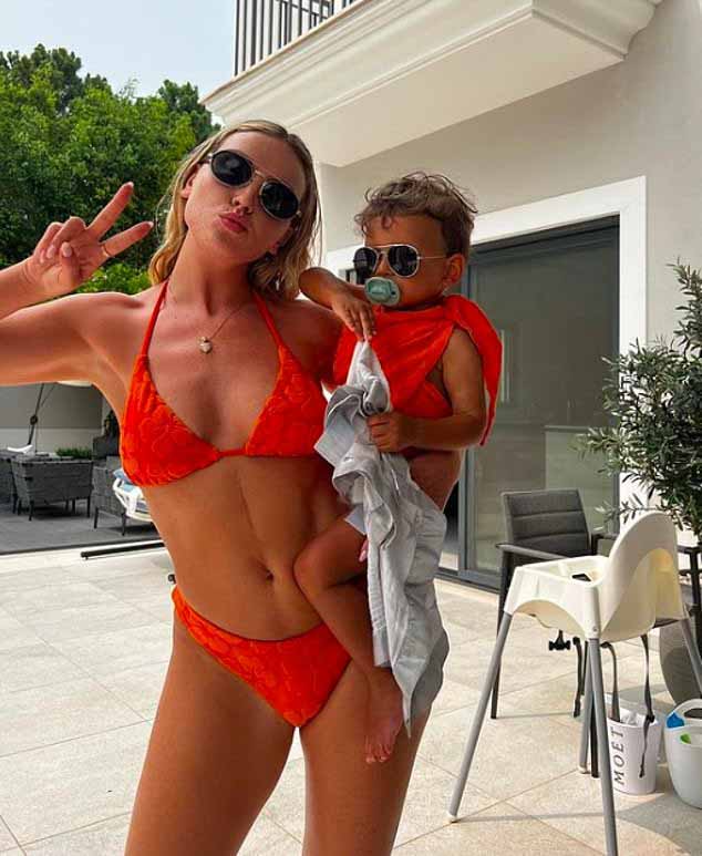 Дань: бывшая звезда X Factor приветствовала своего первого ребенка со своим женихом Алексом в августе 2021 года.