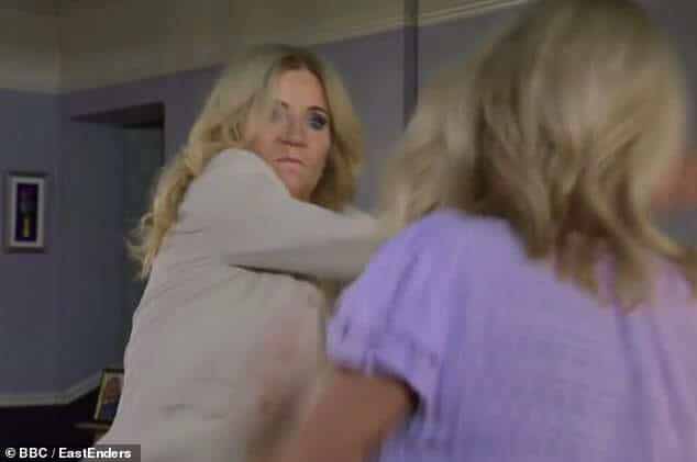 Легенда EastEnders Синди Бил (Мишель Коллинз) вернулась с новой силой в понедельник после 25-летнего перерыва в сериале BBC.