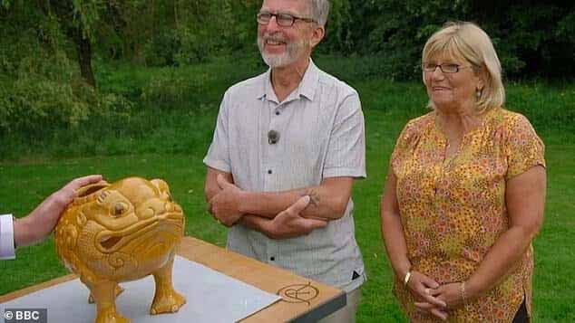 В шоке: в воскресенье зрители Antiques Roadshow были озадачены, когда владельцам «уродливого украшения в виде жабы» рассказали об истинной ценности их семейной реликвии.