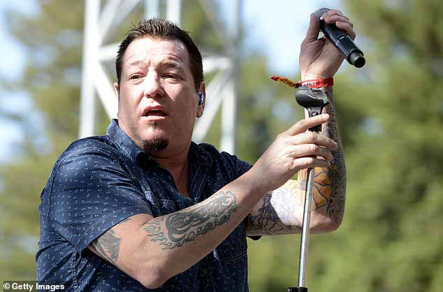 Когда: представитель Smash Mouth сообщил DailyMail.com, что Харвелл находится на лечении в хосписе в окружении семьи и друзей;  видел в Напе в 2014 году