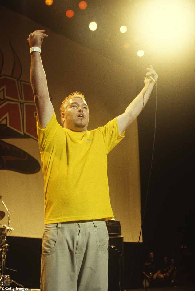 Поверните время вспять: Smash Mouth были одной из самых популярных групп 90-х годов, добившись новой славы, когда несколько их треков были показаны в фильме 2001 года «Шрек»;  видел в 1997 году в Калифорнии