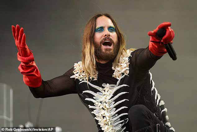 Джаред также недавно раскрыл фанатам название грядущего альбома 30 Seconds To Mars — «Конец света, но это прекрасный день».