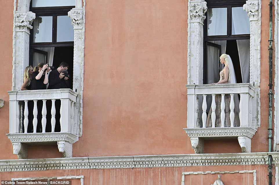 Снимок счастлив: команда была готова запечатлеть идеальный момент звезды