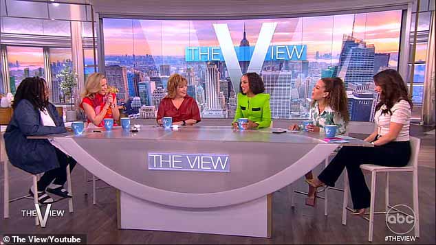 Возврат!  Это будет 10-е появление Керри на The View и второй раз в этом году после продвижения ее ситкома Hulu Unprisoned 9 марта.