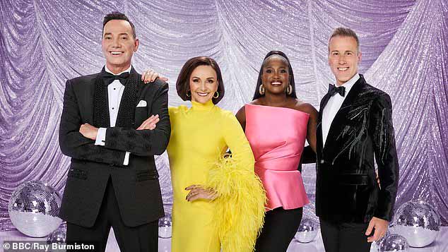 Команда: Мотси является судьей Strictly с 2019 года и присоединяется к главному судье Ширли Баллас, Антону Дю Беке и Крейгу Ревелу Хорвуду в этой серии.