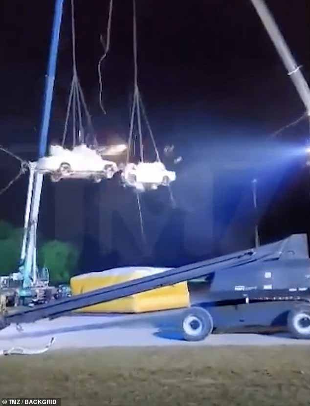 Джонатана можно увидеть за несколько мгновений до того, как в него врезались машины.