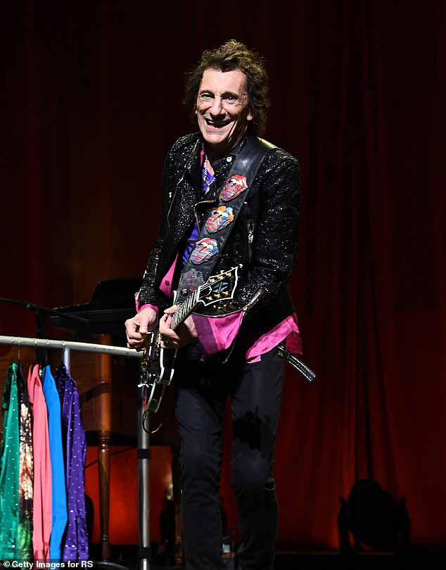 Знаменитый дедушка: дедушка Мэгги — никто иной, как гитарист Rolling Stones Ронни Вуд