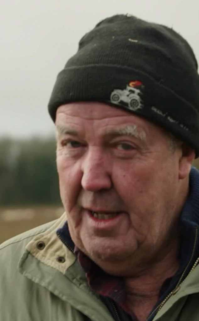 Джереми говорит: «Я хотел сделать IV, чтобы записать четыре, чтобы объявить, что мы снимаем четвертую серию «Фермы Кларксона».  Почему все идет не так?