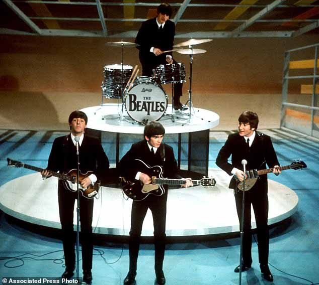 Вернёмся в студию! The Beatles выпустили короткометражный фильм, рассказывающий о том, как они вместе записали свою последнюю песню спустя 43 года после смерти Джона Леннона (на фото Пол Маккартни, 1990-е годы).
