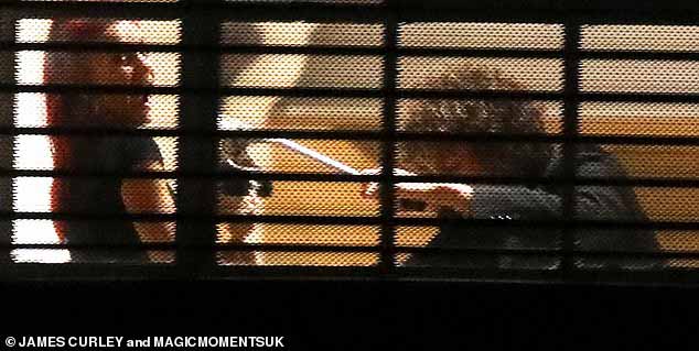 Мы также надеемся, что пара снова исполнит любимый танец своей эмоциональной пары после того, как Бобби посвятил этот номер своей покойной маме Джейд Гуди.