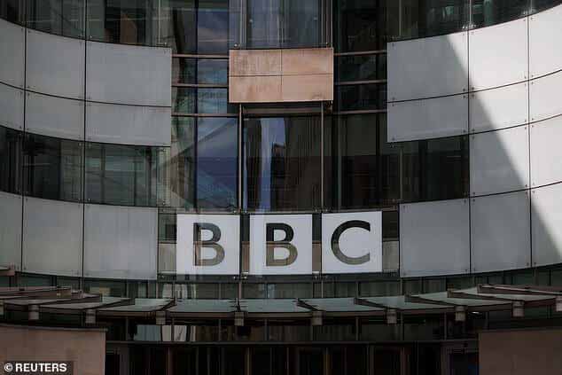 «Побег в деревню» и «Дома под молотком» BBC претерпели серьезные потрясения, поскольку в понедельник наконец-то были запущены их спин-оффы о знаменитостях.