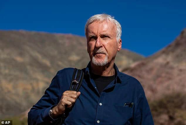 69-летний Джеймс Кэмерон рассказывает об импровизациях, которые ему пришлось сделать, чтобы уложиться в бюджет при создании «Титаника», фильма 1997 года, который собрал рекордные кассовые сборы и получил 11 премий «Оскар».  На фото в июне прошлого года в Аргентине.