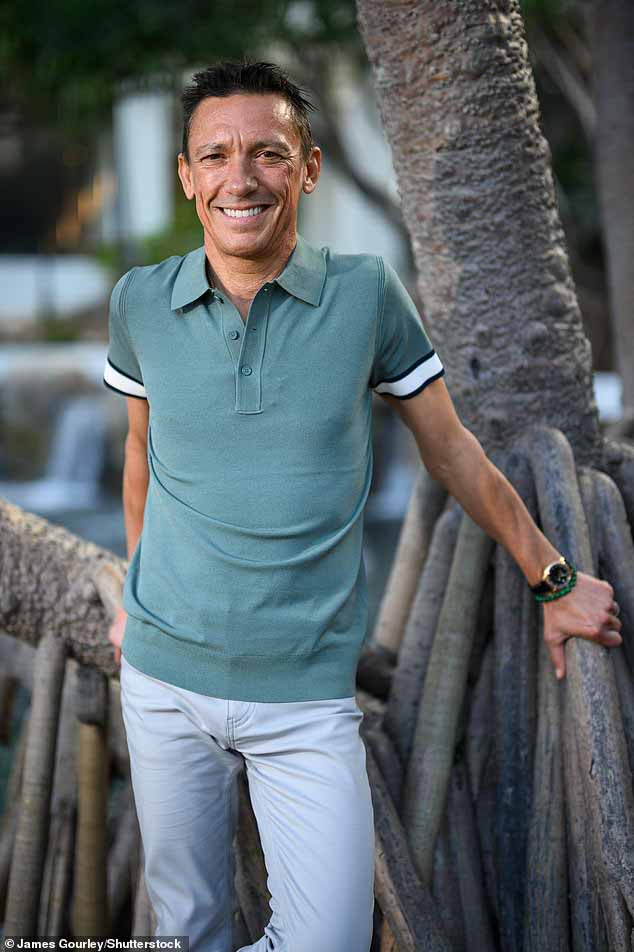 59-летний Найджел Фарадж, как сообщается, сказал боссам ITV «идите к черту» после яростной ссоры из-за сцен с его обнаженным телом, которые несколько раз транслировались на канале «Я знаменитость».