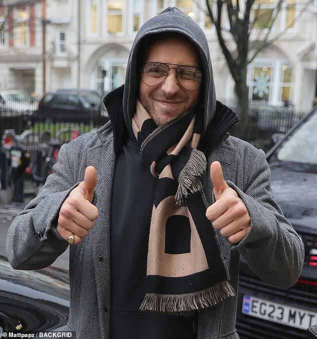 Вито и Элли, 22 года, недавно нарушили молчание из-за слухов о романе, появившись в понедельник в программе This Morning.