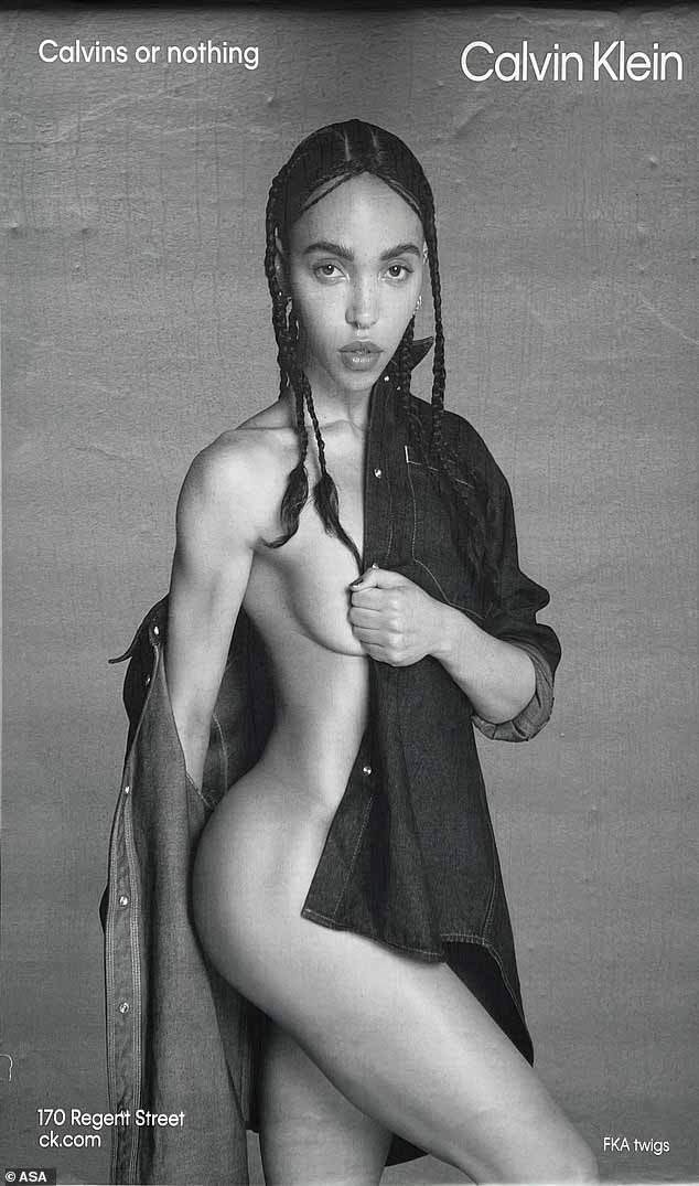 Плакат Calvin Klein с изображением британского музыканта FKA Twigs (на фото) был запрещен из-за того, что он может вызвать серьезное оскорбление, объективируя женщин.