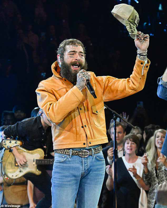Другой американский рэпер, Post Malone (на фото), замкнул десятку лучших со своим популярным синглом Chemical.