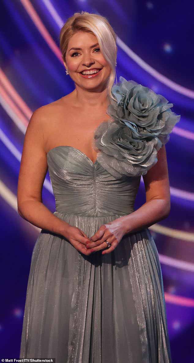 Сообщается, что Dancing On Ice «наняли дублера» для 42-летней Холли Уиллоуби, поскольку она готовится к возвращению на телевидение после ухода This Morning.