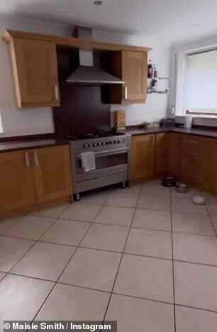 Мэйси Смит произвела на фанатов серьезное впечатление, поделившись снимками до и после преображения дома ее и Макса Джорджа (их кухня на фото выше).