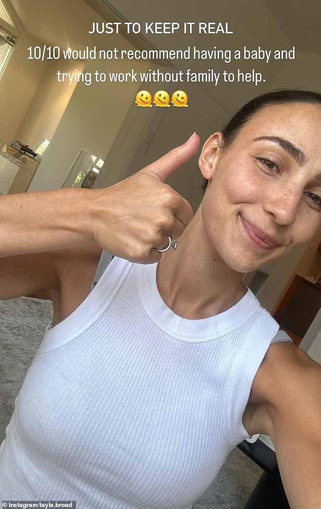 27-летняя Тайла Броуд родила своего первого ребенка от своего звездного мужа АФЛ Натана, 30 лет, в августе. А теперь бывшая звезда «Острова любви» рассказала в интервью Nine о том, как трудно быть работающей мамой со своим новорожденным ребенком Самарой (все на фото).