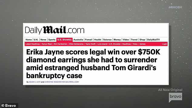 Статья DailyMail.com была показана, когда Эрика праздновала судебную победу над своими серьгами за 750 000 долларов.