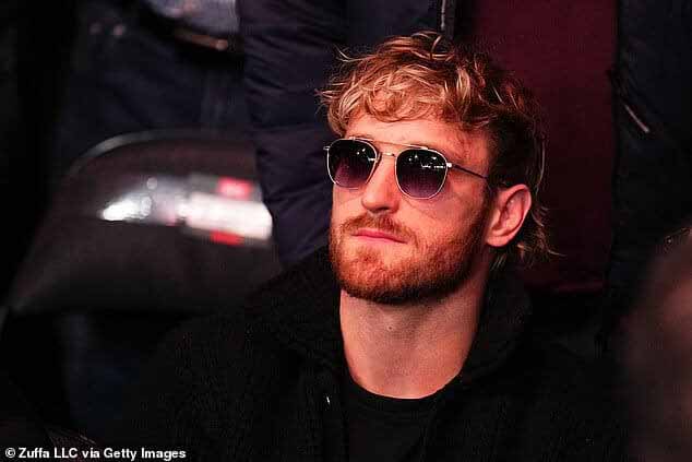 Логан Пол напал на город Перт после того, как его освистали во время медиа-дня WWE на стадионе «Оптус». Он находится в Западной Австралии на мероприятии Elimination Chamber, где ему предстоит сразиться с несколькими противниками в матче за звание чемпиона мира в тяжелом весе. На фото