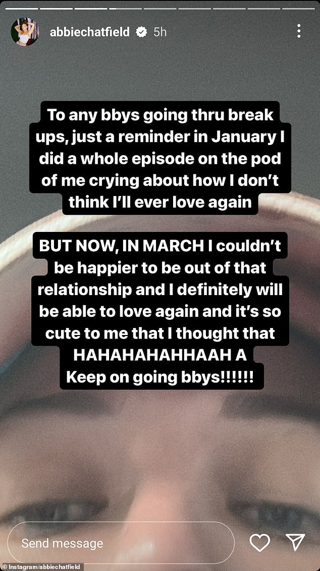В своих историях в Instagram она написала длинное сообщение, обратившись к своим подписчикам, которые, возможно, сейчас переживают расставание, и сказала им, чтобы у них была надежда.