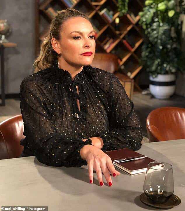 Мел сказала, что, хотя она и устала, у нее «все хорошо», и рассказала, что у нее была неделя перерыва на химиотерапию, которая придала ей энергии (на фото с Амандой и Джейми).