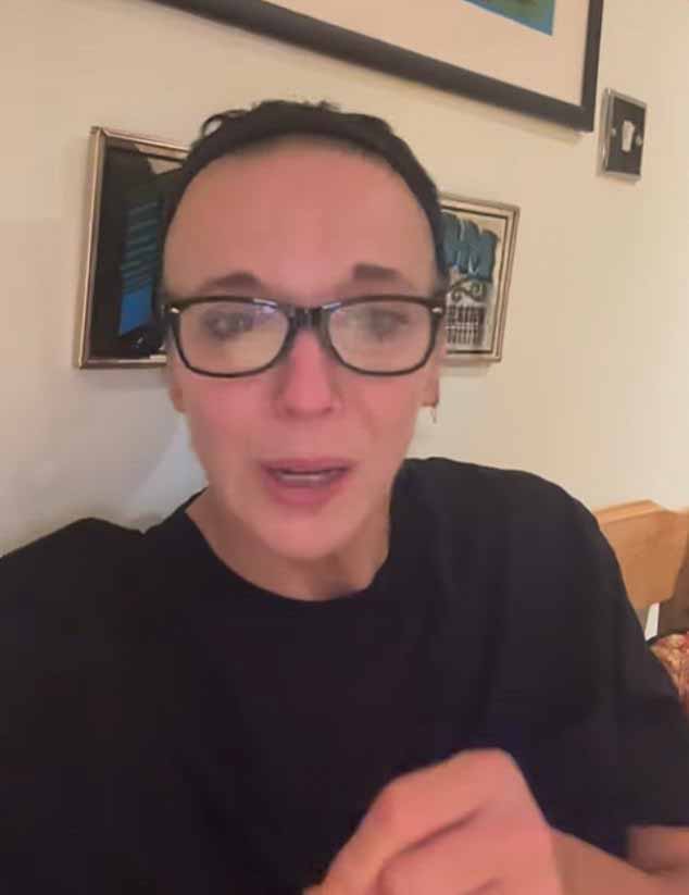 Актриса зашла в Instagram Live, чтобы опровергнуть предположения о том, что она поссорилась со своим профессиональным партнером по танцам, назвав эти заявления «быками***».