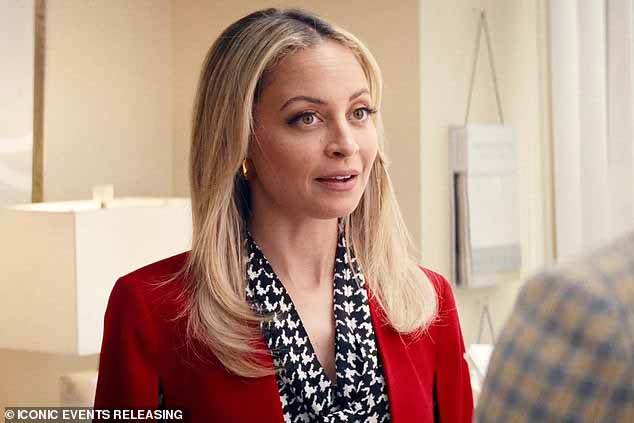 Ричи играет Роуз в ремейке.  Впервые персонаж был изображен Джоанной Кэссиди в одноименном оригинале 1991 года;  ее видно в кадре