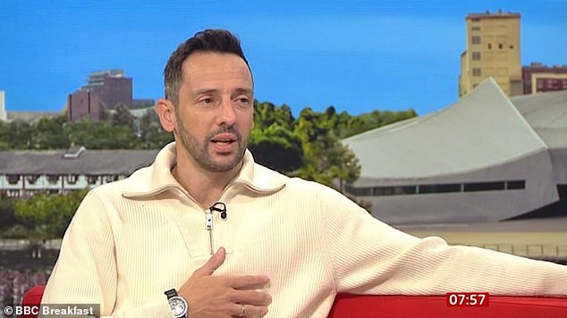 Ральф признался: «Если бы это было просто сердечное решение, я бы хотел делать это еще 20 лет.  «Но только для сериала и для моего персонажа Невилла казалось, что его история закончена и его путешествие заслуживает завершения».