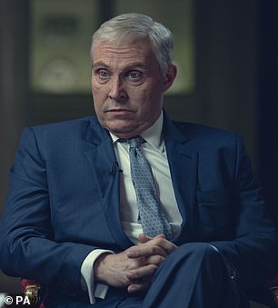 Руфус (слева) играет герцога Йоркского в долгожданном фильме.