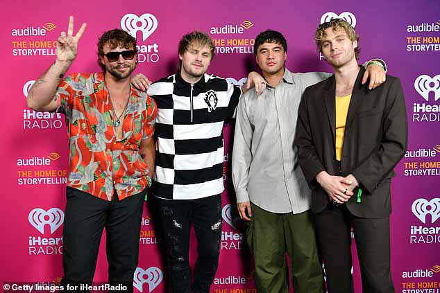 С тех пор они выпустили пять альбомов и получили множество наград American Music Awards, наград MTV и гонгов ARIA.  На фото вместе на музыкальном фестивале iHeartRadio в 2022 году.