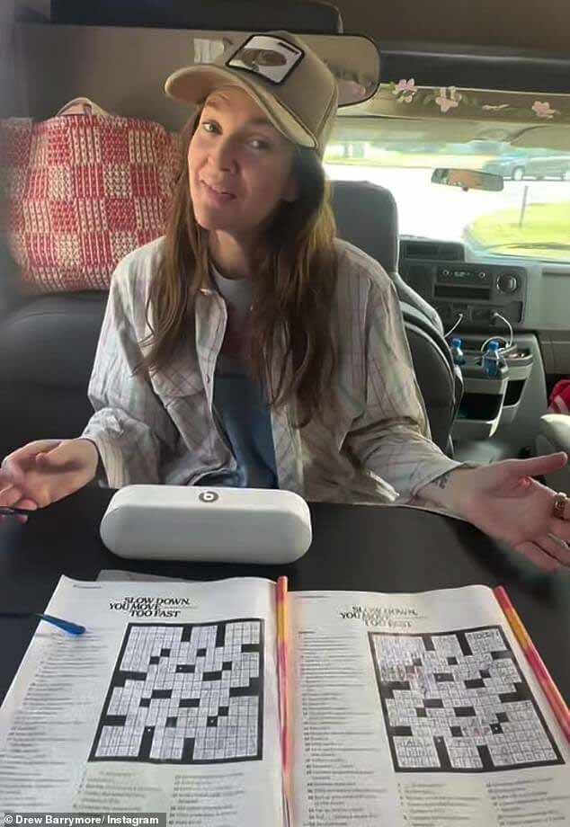 Дрю Бэрримор рассказала своим подписчикам в Instagram о своей личной жизни в откровенном видео в понедельник.