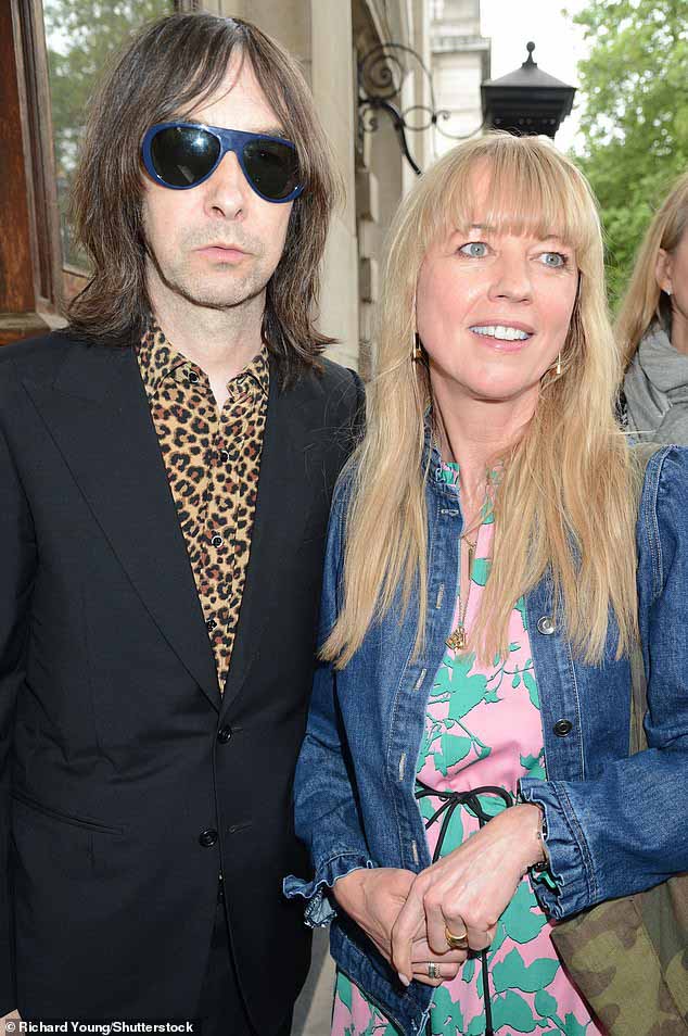 Вокалист Primal Scream Бобби Гиллеспи и радио- и телеведущая Сара Кокс