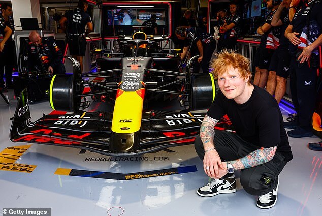 Эд Ширан посетил гараж Oracle Red Bull Racing в Майами в пятницу днем.