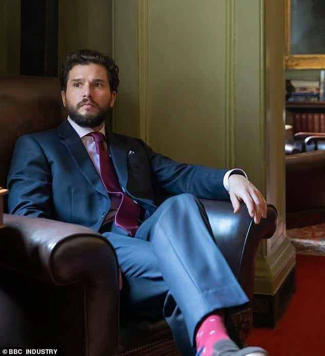 BBC и HBO представили краткий обзор нового сериала, в котором столкнутся деньги, правительство и класс, поскольку Пирпойнт делает «большую ставку» на этичное инвестирование (на фото Кит и Мариса).