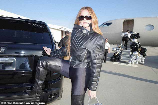 Она улетела в Палм-Спрингс на борту самолета своей сестры Kim Air.