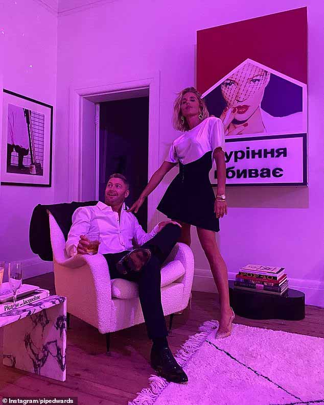 Пип Эдвардс и Дина Бродхерст, похоже, зарыли топор войны, когда они оба присутствовали на открытии магазина Henne в Сиднее в четверг.