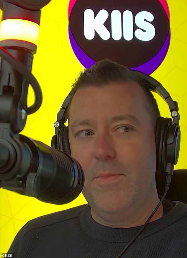 Эми Джерард (слева) и Крис Пейдж (справа) из КМИС FM были шокированы в воскресном шоу после того, как работница дома престарелых рассказала о скандальных действиях, происходящих по ночам.