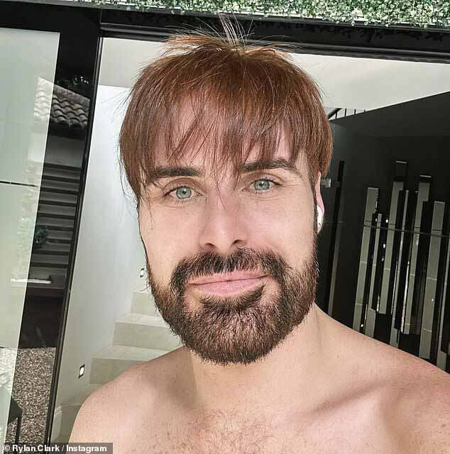 35-летний ведущий известен своими иссиня-черными локонами и идеально ухоженной бородой, а также частым появлением безупречно нанесенного макияжа (на фото в среду)