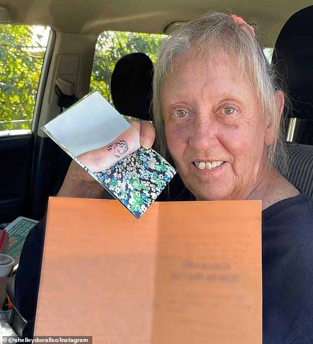Дюваль сказала, что она ушла из шоу-бизнеса в 2002 году, потому что люди в Голливуде «обидели» ее.