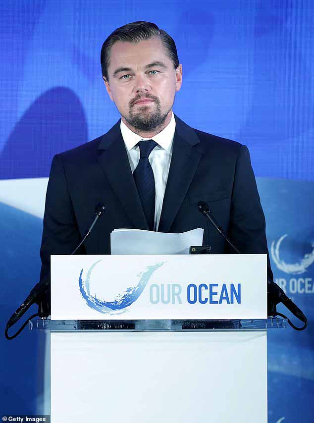 Леонардо Ди Каприо, по-видимому, следует действовать более осторожно после инвестирования в бренд веганских кроссовок, который сообщил о колоссальных убытках после того, как его обвинили в эко-лицемерии (на фото в мае прошлого года)