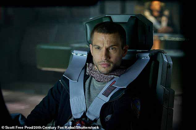 На этой неделе Сара Джессика Паркер была запечатлена на съемках фильма «И просто так» со своим новым коллегой Логаном Маршаллом-Грином.
