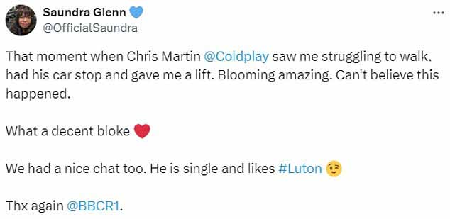 Она написала: «Тот момент, когда Крис Мартин @Coldplay увидел, как я с трудом иду, остановил свою машину и подвез меня. «Просто потрясающе. Не могу поверить, что это произошло. Какой порядочный парень».