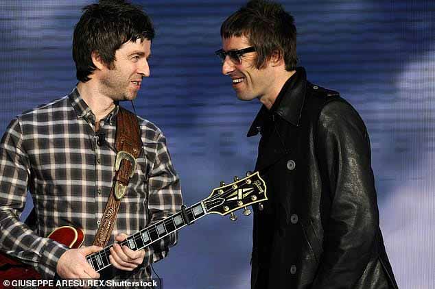 Группе Oasis пообещали гонорар в размере 50 миллионов фунтов стерлингов за воссоединение и мировое турне, поскольку Лиам Галлахер, похоже, подтвердил воссоединение