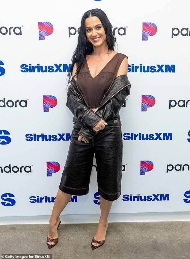 Кэти Перри в понедельник специально появилась в студии SiriusXM в Лос-Анджелесе, чтобы представить свой последний альбом 143