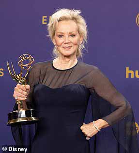Джин Смарт получила награду «Лучшая актриса комедийного сериала» за «Hacks»