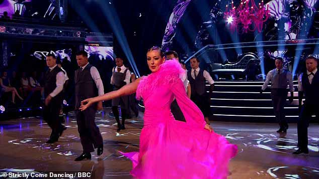 Профессиональная танцовщица Strictly Come Dancing Эми Дауден заявила, что ее возвращение на шоу в субботу будет «прекрасным событием для ее семьи» после того, как она преодолела борьбу с раком груди.