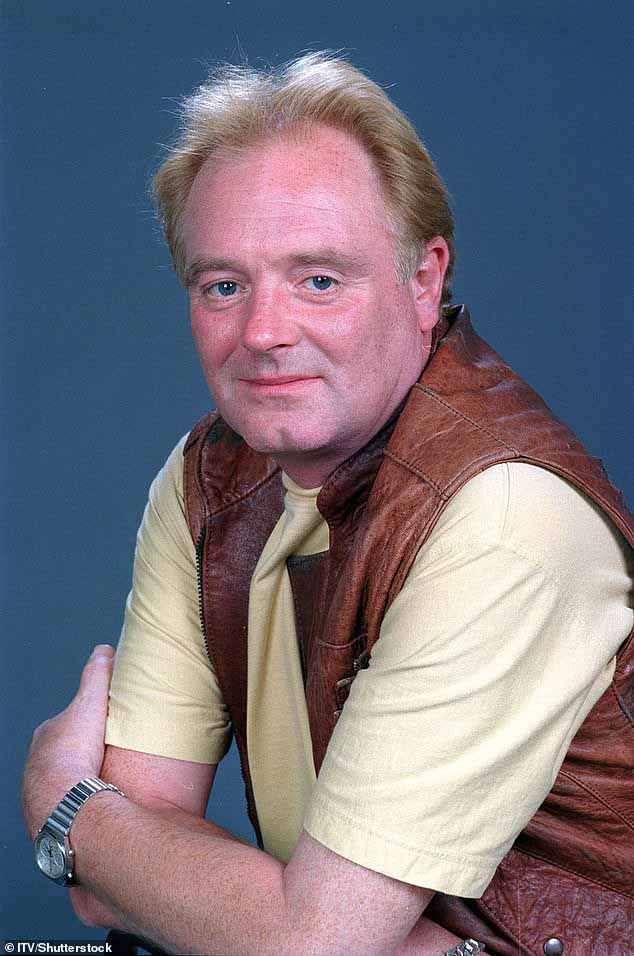 Брюс Джонс из Coronation Street был сфотографирован впервые в субботу после того, как его персонаж был исключен ITV.